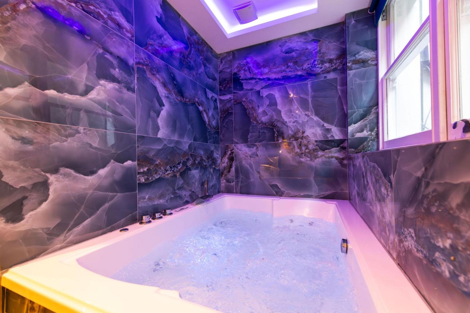 Deluxe Double Studio Jacuzzi